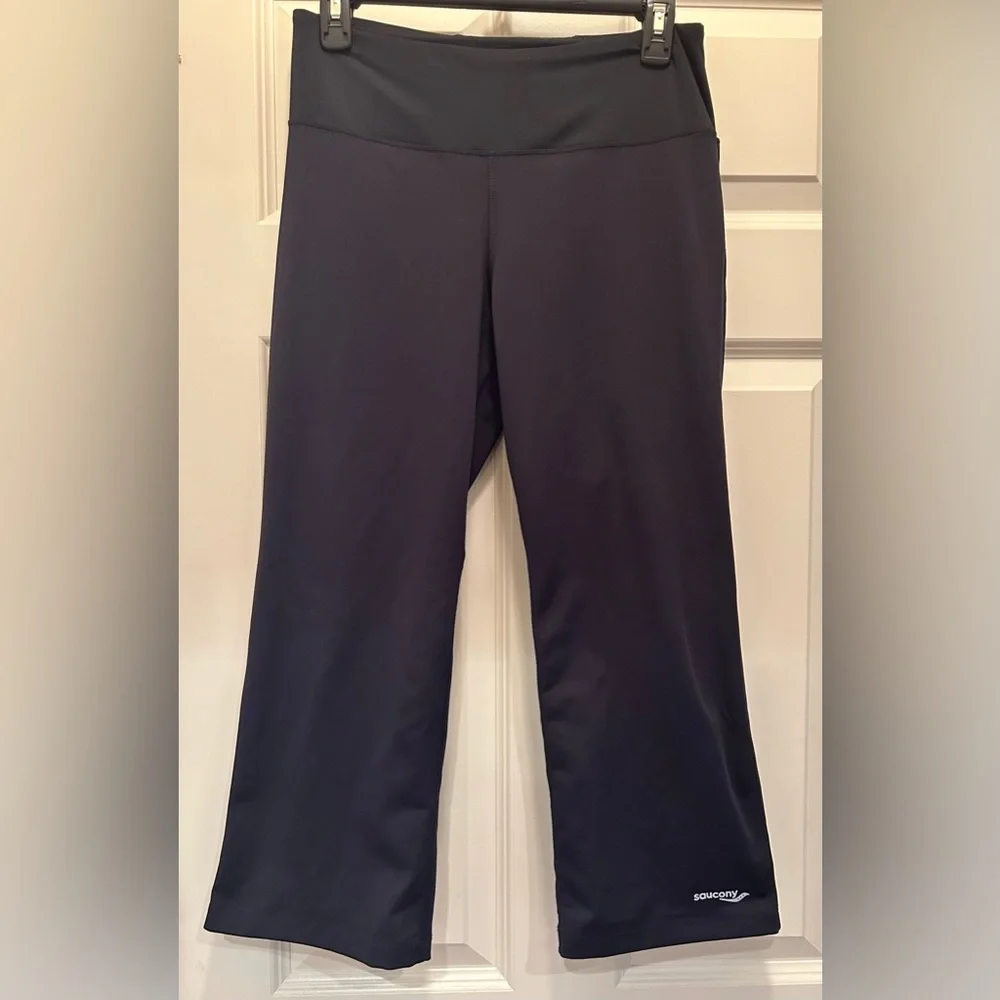 Saucony Women’s Capri Workout Pants Size Medium - Picture 1 of 7